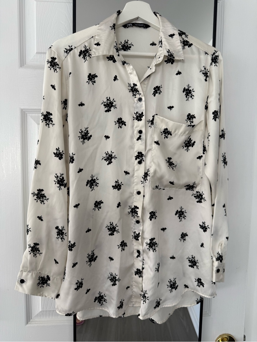 Zara Women's satin white Button-Front Floral Blouse